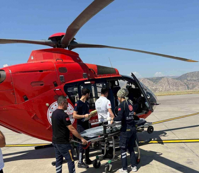 Ambulans helikopter uyanamayan çocuk için havalandı