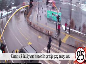 Kırmızı ışık ihlali yapan otomobilin çarptığı genç havaya uçtu