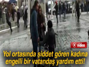 Yol ortasında şiddet gören kadına engelli bir vatandaş yardım etti