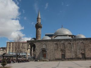 Lalapaşa cami restorasyon nedeni ile 1 yıl kapatılacak