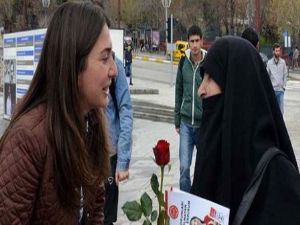 CHP'li aday oy istedi! Kadın bakın ne yanıt verdi