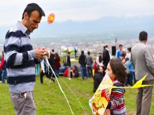 Erzurum uçurtmalarla şenlendi