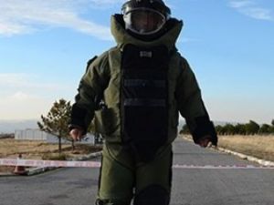 Tunceli'de yola döşenmiş 100 kiloluk bomba bulundu