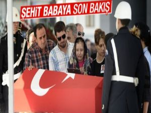 Şehit Beyazıt Çeken'in kızından babasına son bakış