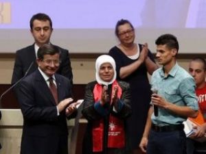 Başbakan'ın programına damga vuran Kürt genci