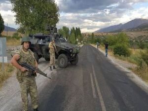 Erzincan'da yol kesen 5 terörist öldürüldü!