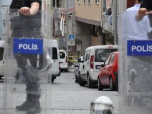 Teröristin polise atacağı bomba elinde patladı