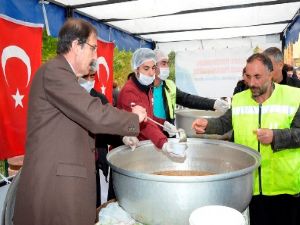 Palandöken Belediyesi Aşure dağıttı!