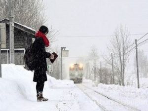 Koca tren sadece onun için geliyor