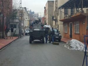 Hücre evlerine baskın: 2 PKK'lı öldürüldü 2 polis yaralı