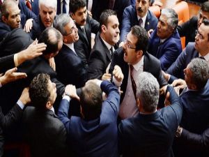 Erdoğan'a hakaret Meclis'i karıştırdı