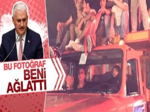 Demokrasi nöbetinde Başbakan Yıldırım'ı ağlatan fotoğraf