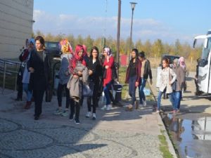 Erzurum'da ilk kez kız öğrencilere ücretsiz buz pateni