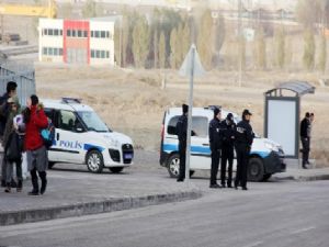 Erzurum polisinden okul önlerinde uygulama