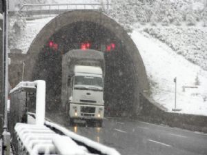 Bolu Dağı'nda yoğun kar yağışı başladı