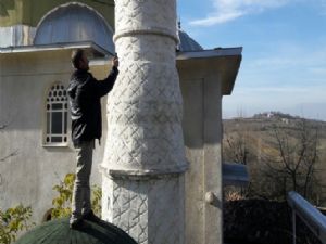 'Alo' demek için minareye çıkıyorlar