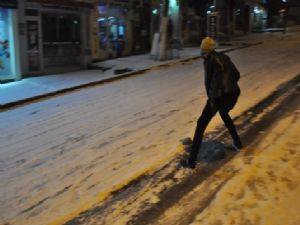 Yollar buz pistine döndü