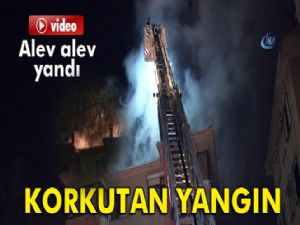 Kadıköy'de 4 katlı binanın çatısı alev alev yandı