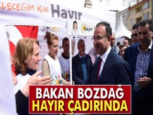 Bakan Bozdağ 'hayır' çadırını ziyaret etti