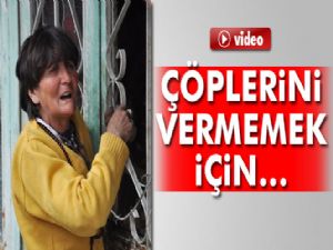 Çöplerini vermemek için kendini kapıya zincirledi