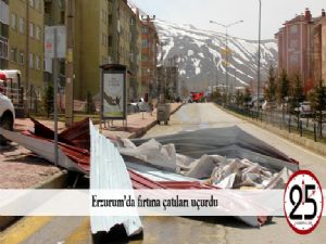  Erzurum'da fırtına çatıları uçurdu