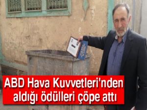 ABD Hava Kuvvetleri'nden aldığı ödülleri çöpe attı