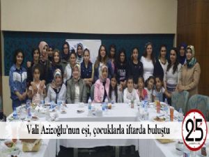  Vali Azizoğlu'nun eşi, çocuklarla iftarda buluştu