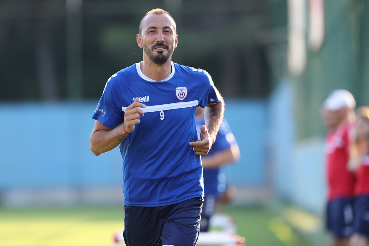 Ahmet İlhan Özek: 'Şampiyon olarak adımızı tarihe yazdırmak istiyoruz'