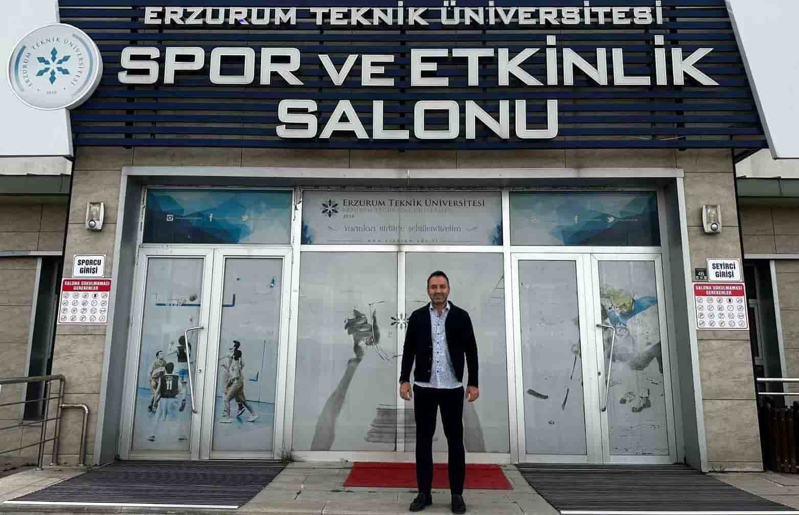 Alkışlar Doç. Dr. Murat Turan’a