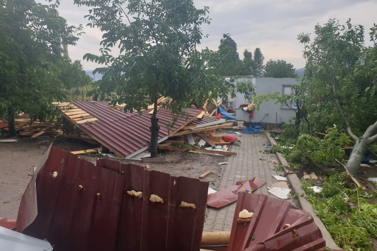 Amasya'da hortum ve sel dehşeti kamerada