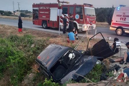 Antalya'da otomobil şarampole yuvarlandı: 5 yaralı