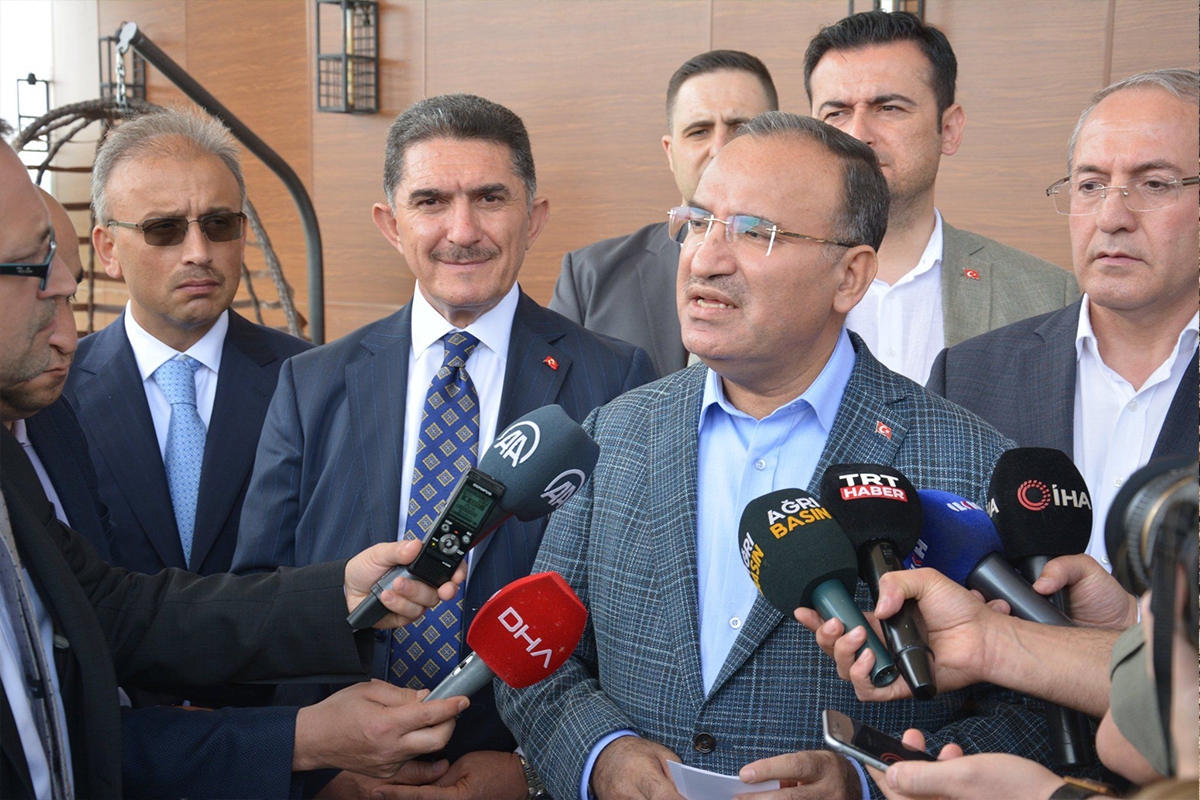 Bakan Bozdağ: 'Cumhurbaşkanımızın adaylığı konusunda herhangi bir anayasal ve yasal sorun yoktur'