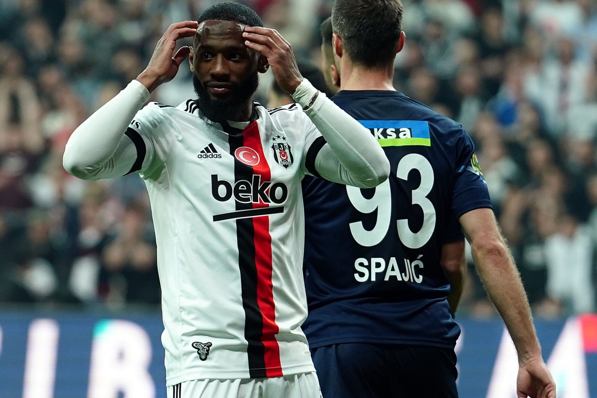 Beşiktaş'a evinde soğuk duş!