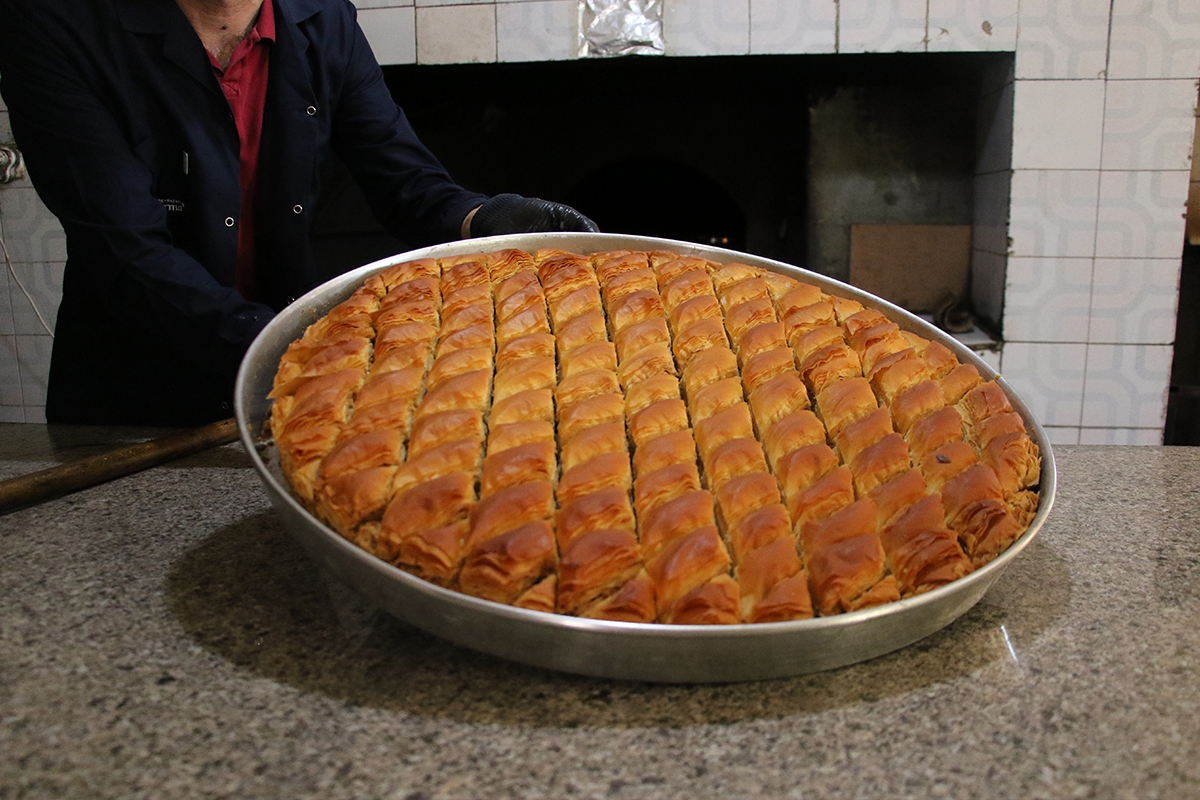 Beypazarı'nın 80 katlı baklavası için yoğun bayram mesaisi başladı