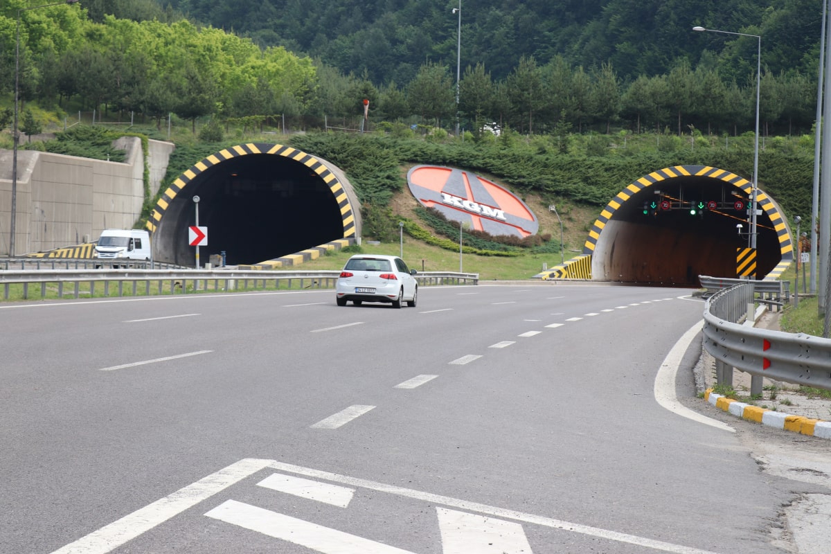 Bolu Dağı Tüneli'nin İstanbul yönü trafiğe açıldı