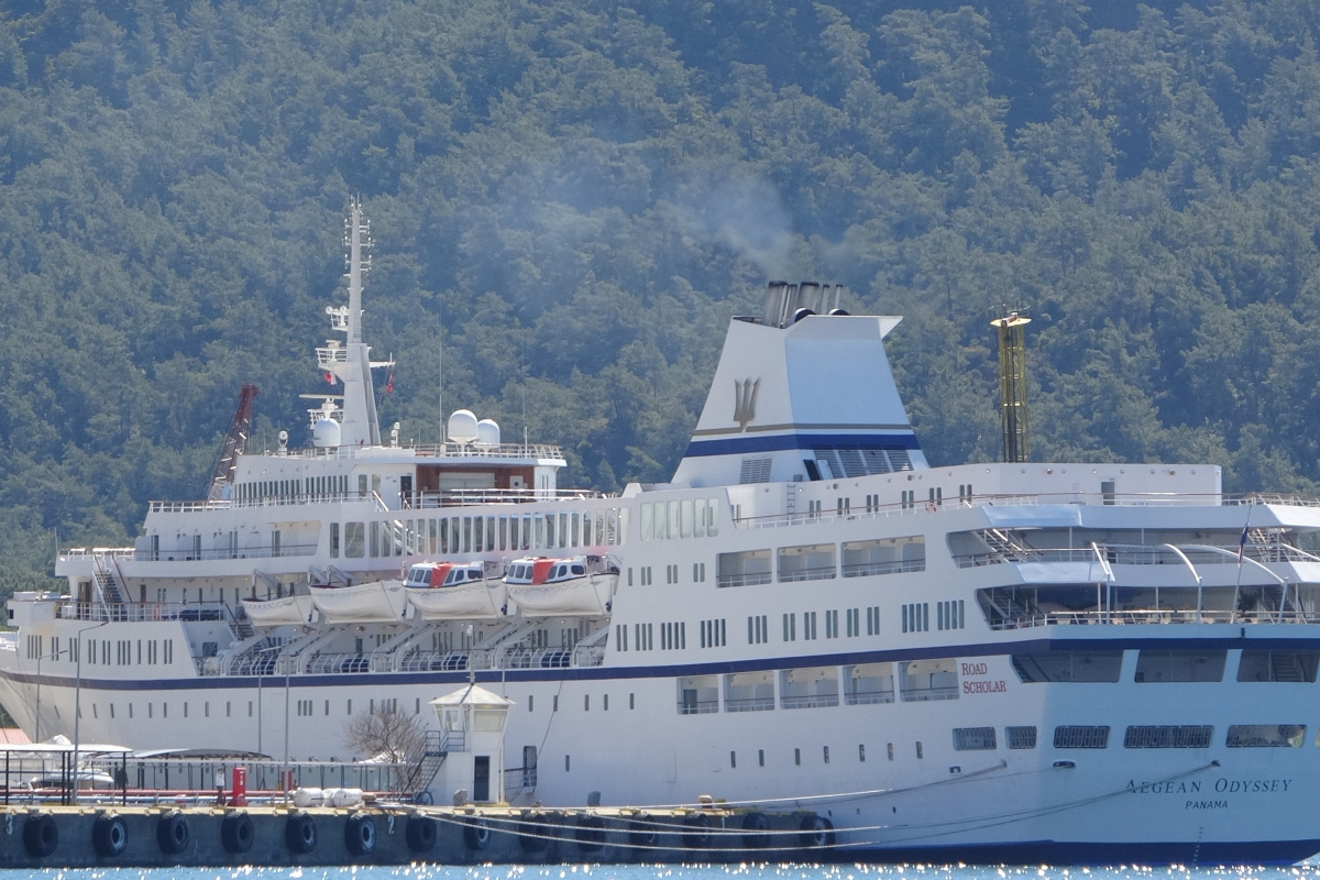 Dev yolcu gemisi Marmaris Limanı'na demir attı