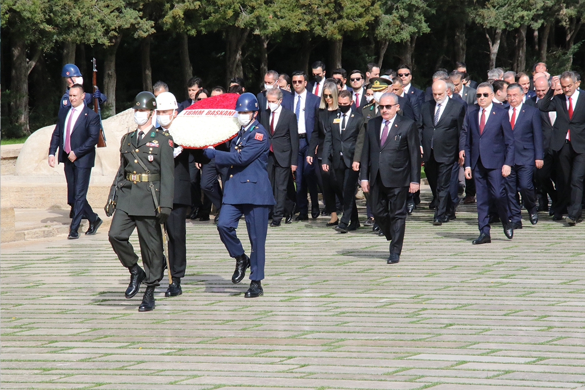 Devletin zirvesi Anıtkabir'de