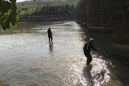 Dicle Nehrinde acı bekleyiş sürüyor, tüm ekipler seferber