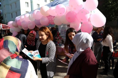 Erzurum’da meme kanserine dikkat çektiler