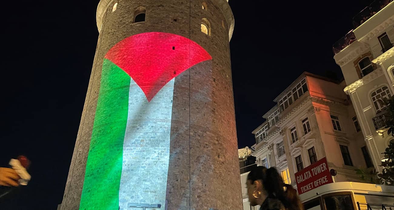 Galata Kulesi’ne Filistin bayrağı yansıtıldı