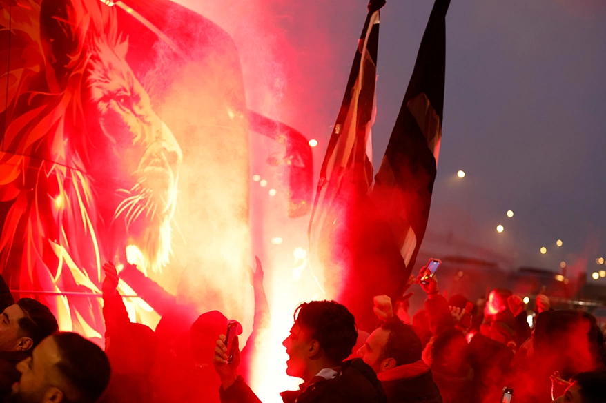 Galatasaray’a Amsterdam’da coşkulu karşılama