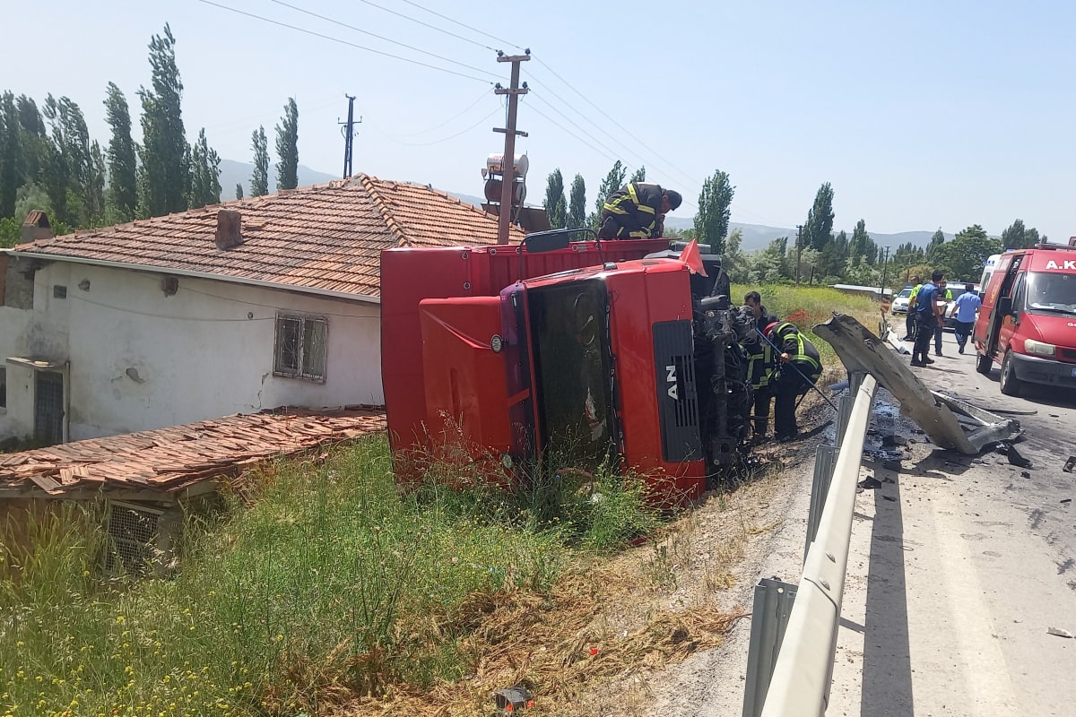 Gediz'de trafik kazasında faciadan dönüldü