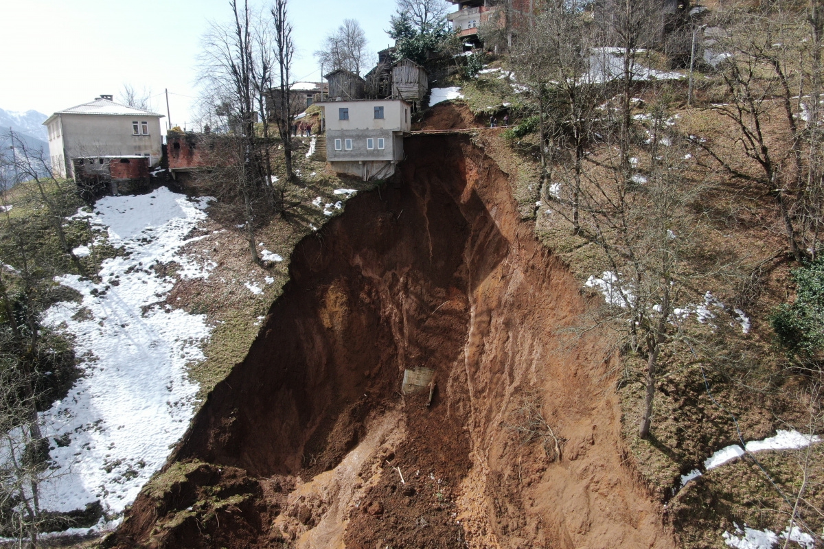 Havalar ısınıyor, karlar eriyor, Trabzon kayıyor