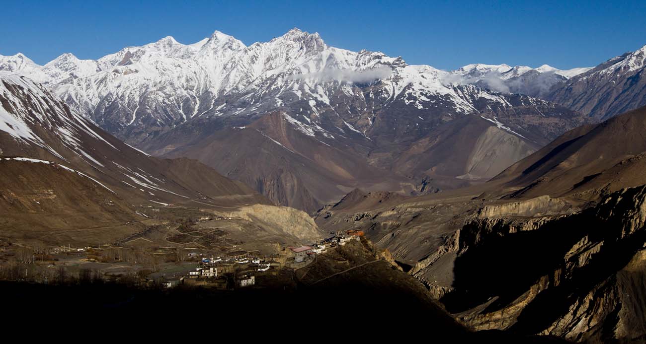 Nepal’de 5 Rus dağcı dünyanın en yüksek 7’inci dağından düşerek öldü