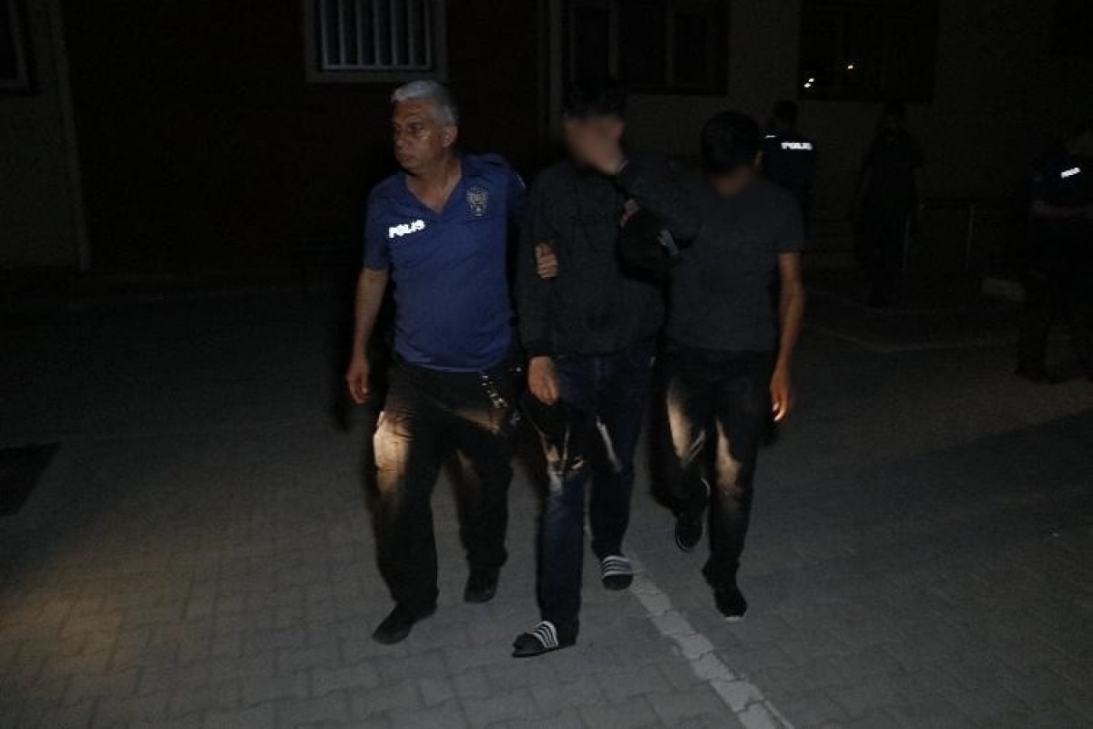 Okuldan demir korkuluk çalan 2 kişiyi polis suçüstü yakaladı