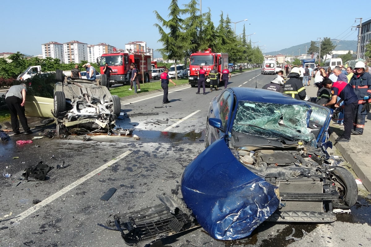 Ordu'da feci zincirleme kaza: 2'si ağır 6 yaralı