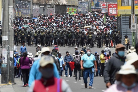 Peru'da 30 gün boyunca OHAL ilan edildi