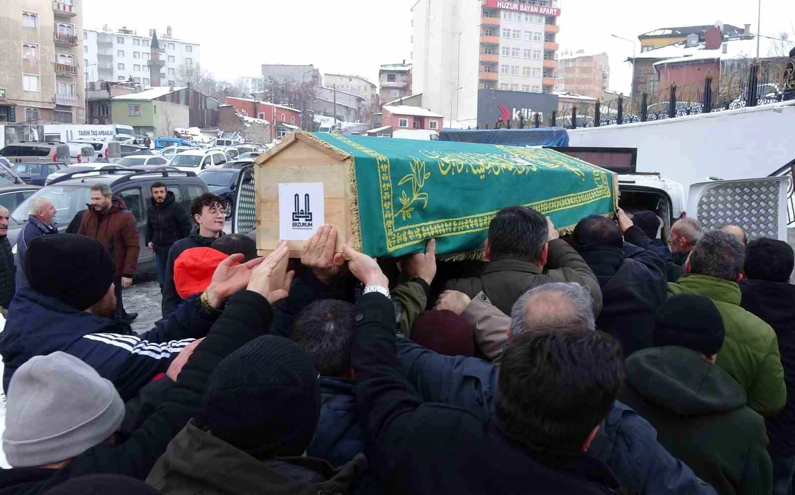 Sabit öğretmen gözyaşlarıyla uğurlandı