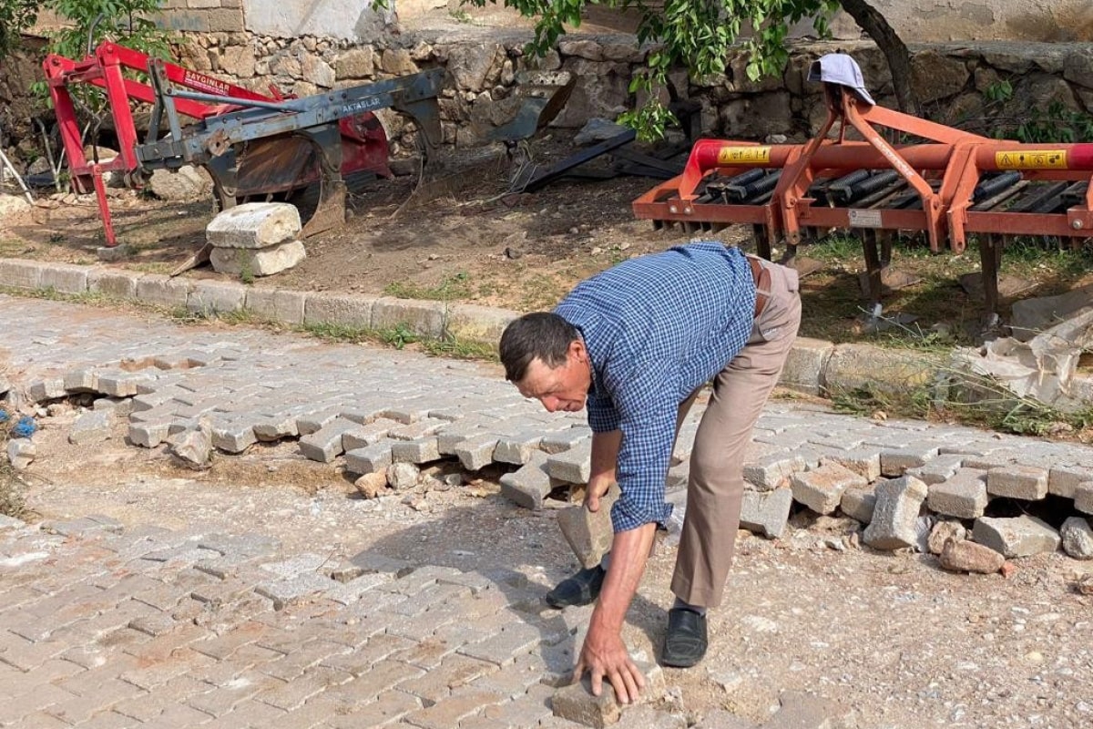 Sel suları parke taşlarını yerinden söktü, bir aileyi evsiz bıraktı