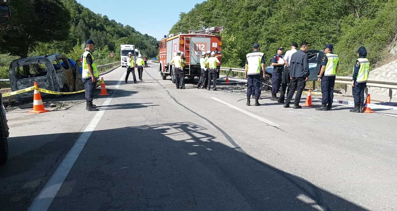 Sinop’ta feci kaza: 2’si doktor 4 kişi hayatını kaybetti, 2 yaralı